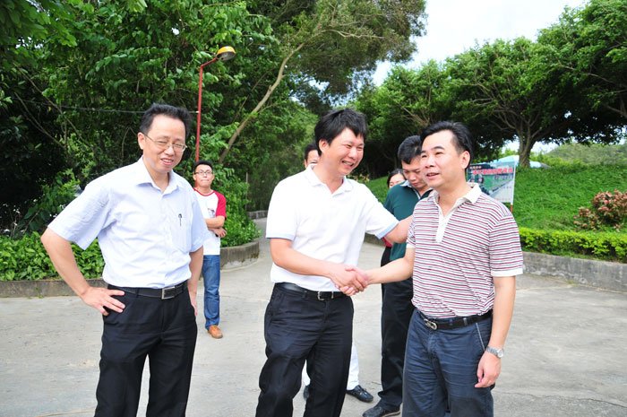 �����L(zh��ng)�����������{(di��o)���е½������B(t��i)��