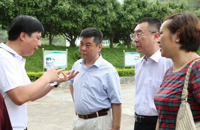 ��䓼��F(tu��n)�hί��ί����(j��ng)�A���(du��)�����е½������B(t��i)��